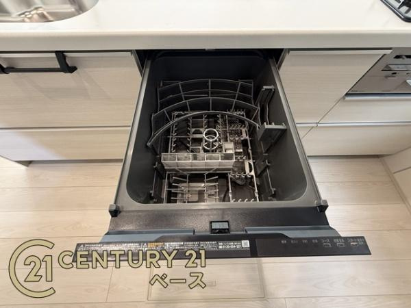 奈良市あやめ池南２丁目 ２号棟 ／新築一戸建のキッチン|■現地撮影写真■食洗機付きで毎日の洗い物も楽々！家事負担軽減！