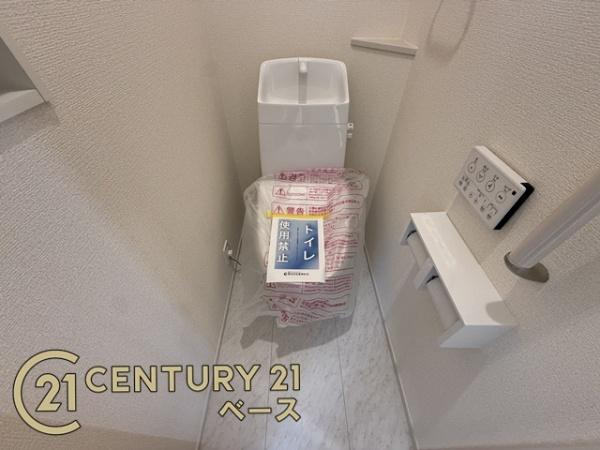 奈良市あやめ池南２丁目 ２号棟 ／新築一戸建のトイレ|■現地撮影写真■清潔感ある綺麗なお手洗いです！