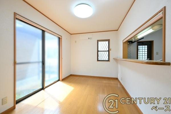 北葛城郡広陵町疋相　一戸建の居間・リビング