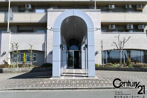 ローレルコート天理前栽のエントランス|■現地撮影写真■綺麗なエントランスです！ぜひお気軽にお問合せください！