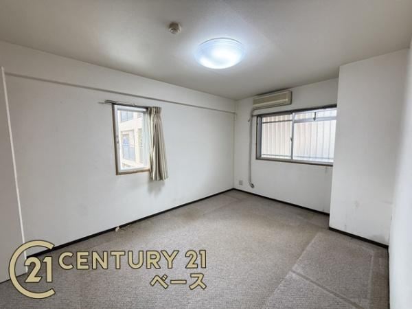 ヴァルシオン生駒の洋室|■2面採光で明るい雰囲気のお部屋です！