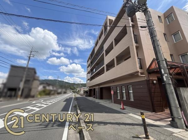 ヴァルシオン生駒のその他|前面道路も広く開放的です！