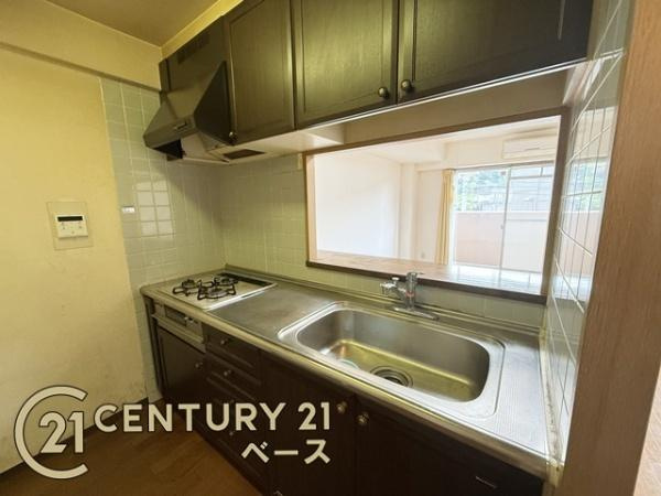 ヴァルシオン生駒のキッチン|■現地撮影写真■収納たっぷりのシステムキッチン！