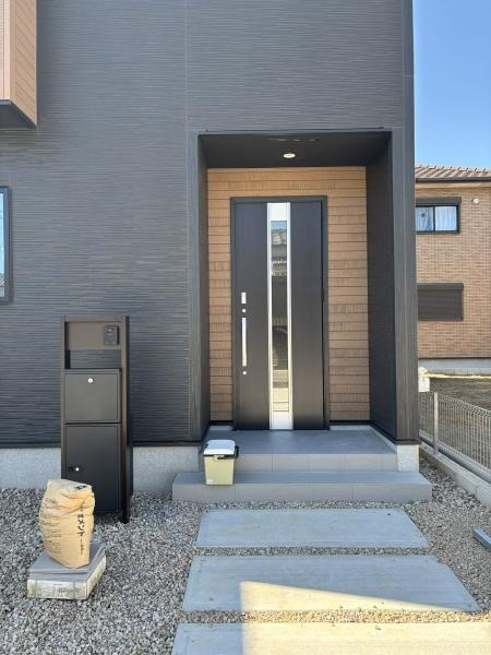 岡崎市二軒屋町1丁目01期　全2棟・1号棟の玄関|訪れる人を心地よく迎え入れます。