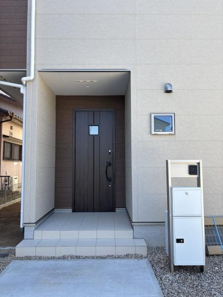 岡崎市二軒屋町1丁目01期　全2棟・2号棟の玄関|訪れる人を心地よく迎え入れます。