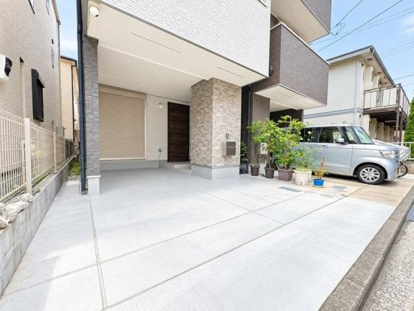 横浜市鶴見区市場西中町の中古一戸建の駐車場