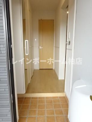 ペット相談可☆ウォークスルークローゼット☆エアコン2基☆の玄関|収納もある玄関です