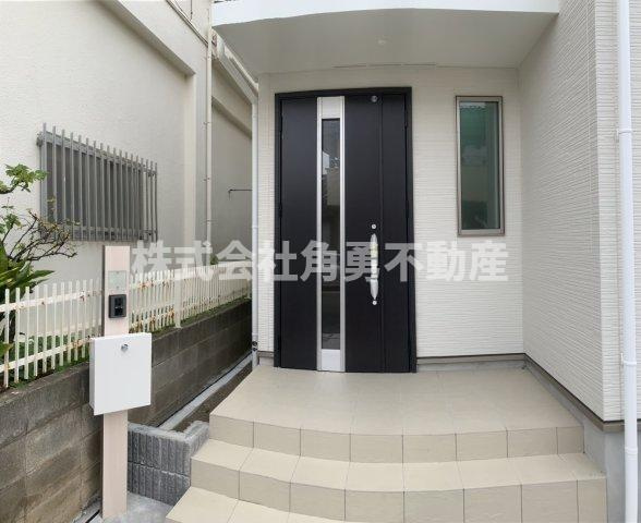 伊勢原市高森台３丁目の新築一戸建の内観：施工例|《施工例》玄関