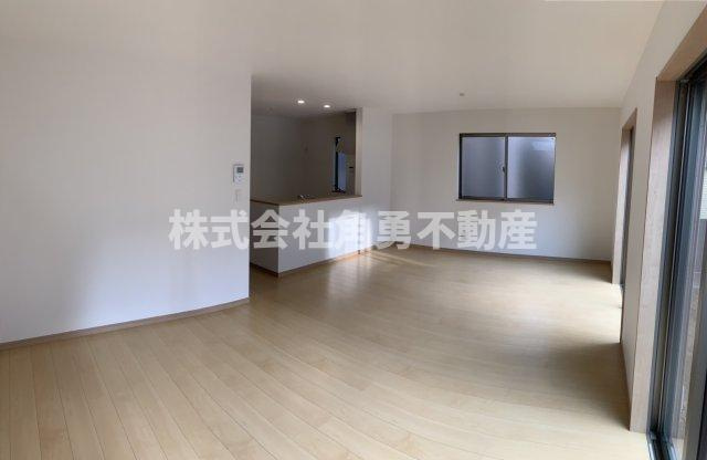 伊勢原市高森台３丁目の新築一戸建の内観：施工例|《施工例》リビング