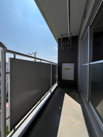 飯能マンションA棟のバルコニー|2025年7月撮影。