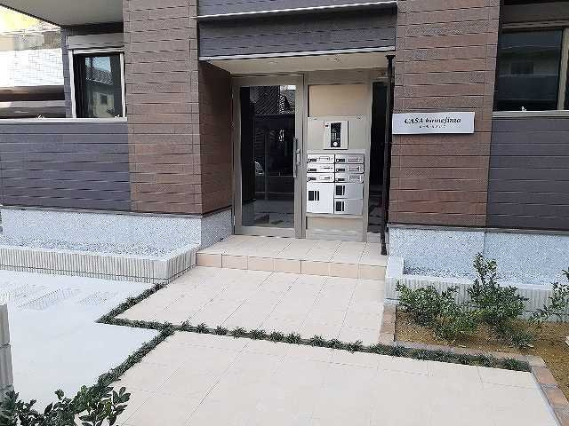 カーサ　カメジマのエントランス