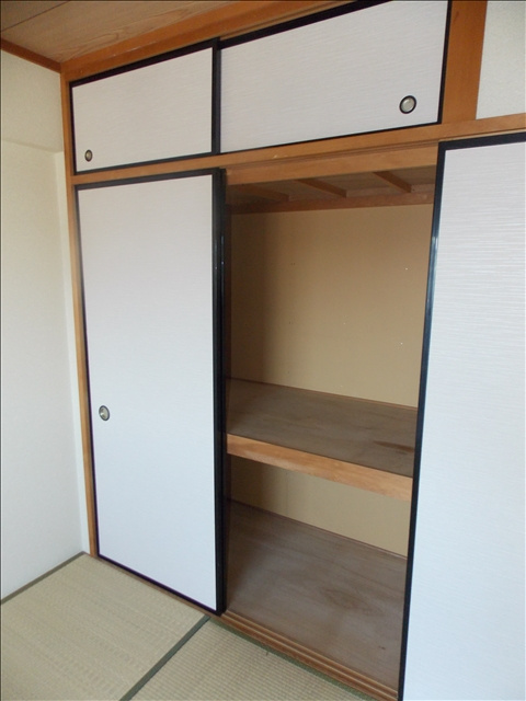 赤坪小菅ビルの内装|和室押入れです☆