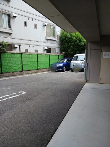 カーサ・フィオーレ中広通りの駐車場