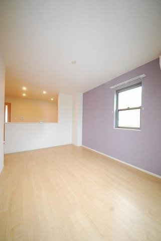 ＲＥＳＴ　ＷＯＯＤ　１の居間・リビング