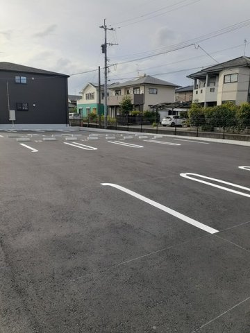 クレスト／／タウン　Ⅰの駐車場