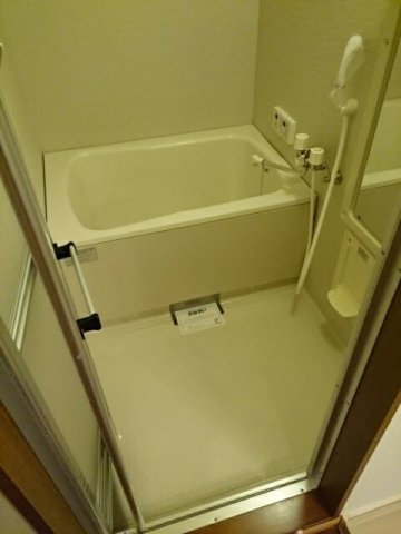 シャトルの浴室