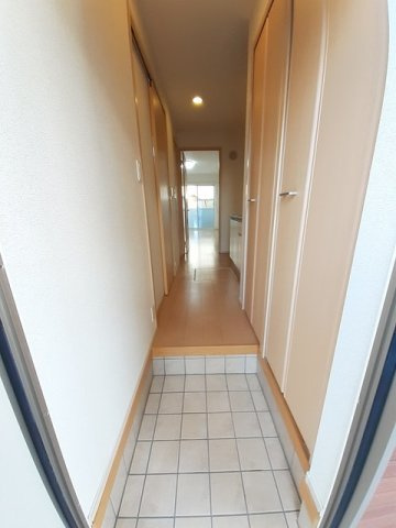 レジデンス　手鎌の玄関