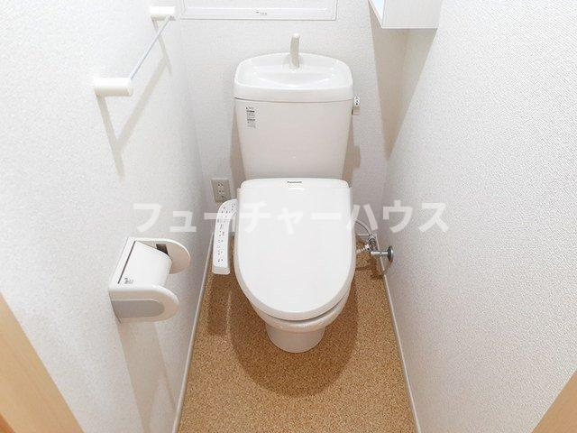 サンヌーヴェルのトイレ|落ち着いた色調のトイレです