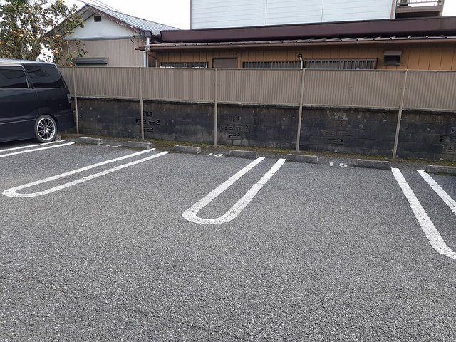マジョリテＣの駐車場