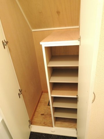レオパレス白井の玄関