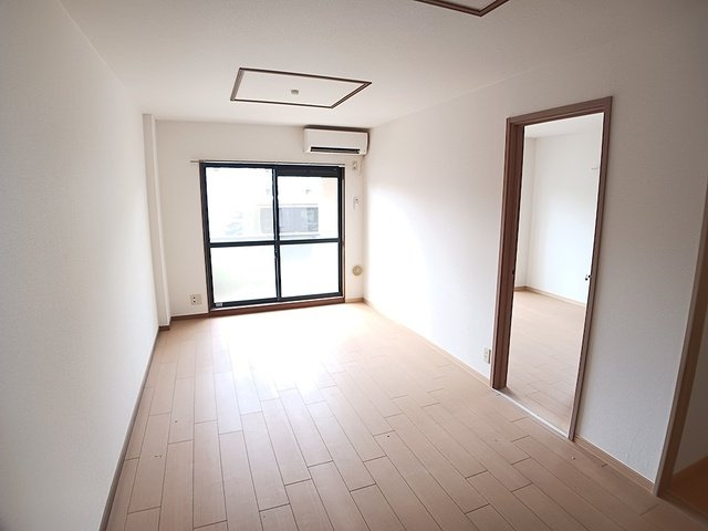 グランセレッソ弐番館の居間・リビング