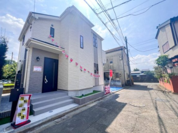 東久留米市南沢1丁目のその他|開放感のある玄関アプローチと明るい外観