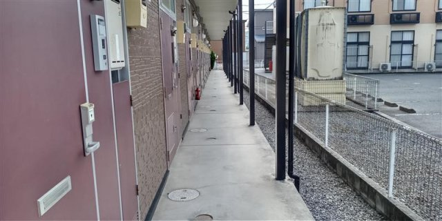レオパレストーイの玄関|※写真と現状が異なる場合は現状を優先