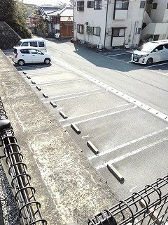キャトルセゾンの駐車場|車をお持ちの方に嬉しい駐車場付きの物件です