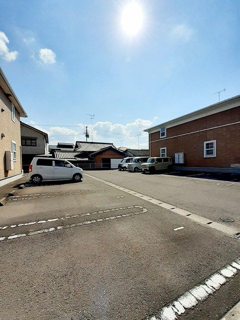 シャトレ－ヌ立花Ａの駐車場