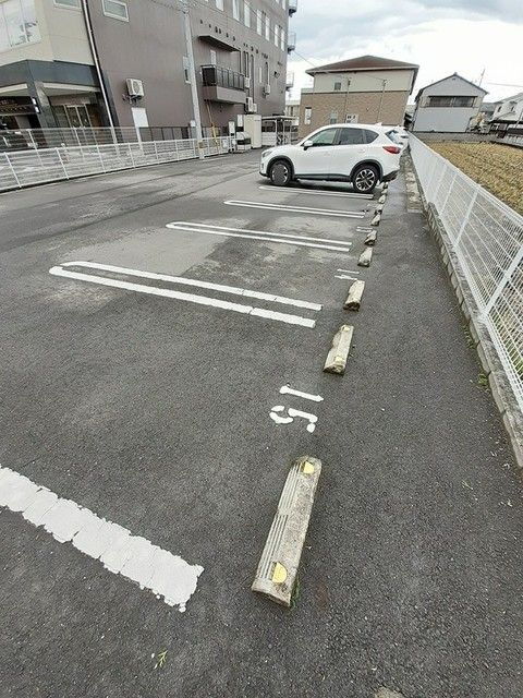 サンシャイン徳常の駐車場