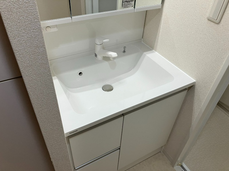 ビーロット新御徒町レジデンスの洗面所|明るい洗面所です