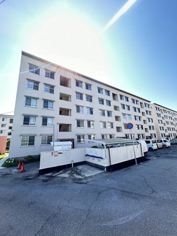東園田団地3号棟の外観