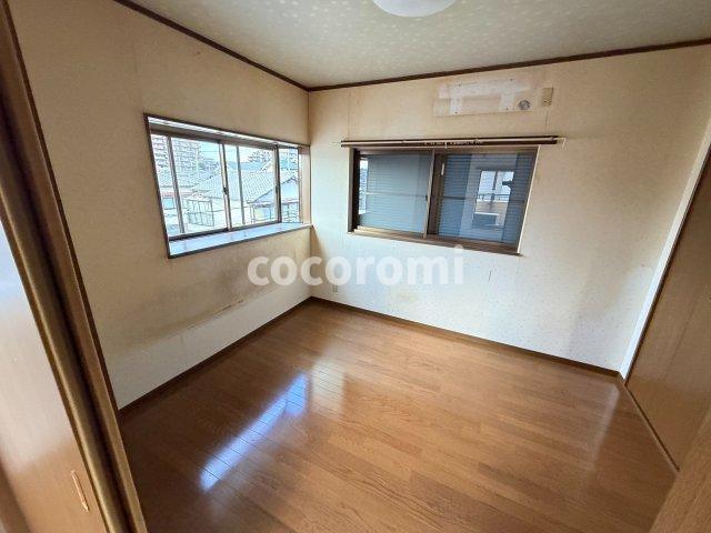 長尾谷町　店舗付き戸建ての洋室