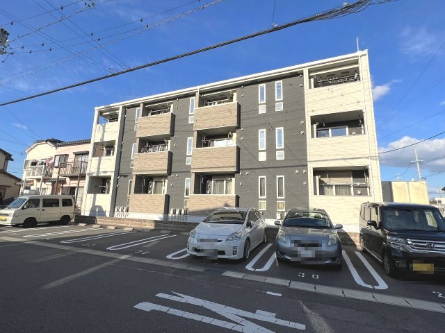 プラスワン神明　Ａの駐車場
