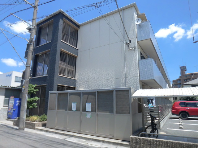 シャーメゾン川口Ａの外観|外観横から！
