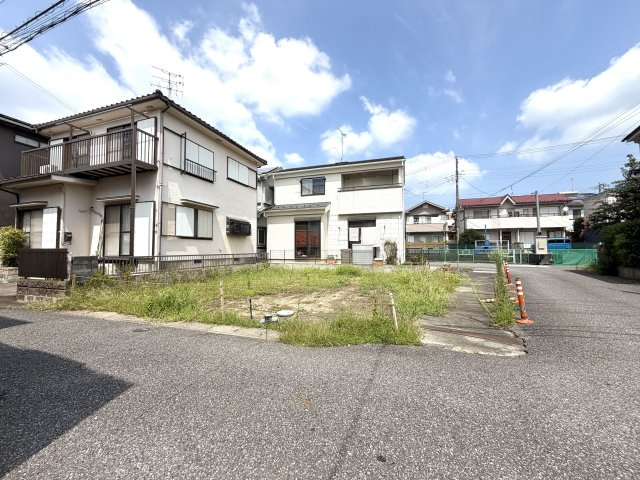 越谷市東町３丁目１号棟リナージュ　新築戸建の外観|建築前の開放的な更地スペース。お部屋からの景色や隣家との距離感をイメージしやすい現場状態です。
