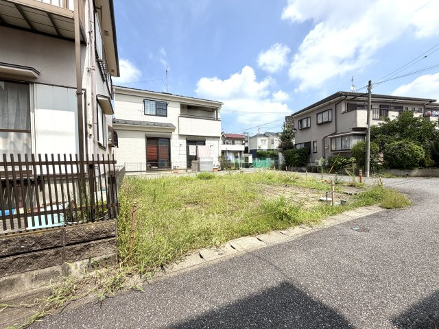 越谷市東町３丁目１号棟リナージュ　新築戸建の外観|建物の配置や日当たりの良さが実感できる更地状態。周辺環境や前面道路の雰囲気も確認しやすい時期です。