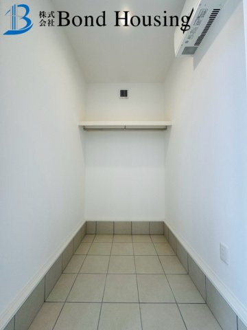 ランドリールーム付き・SIC付き・　桜が丘東町　全１棟