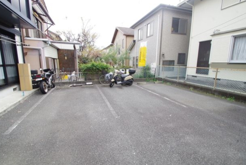 ビューテラス緑ケ丘の駐車場