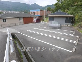アルバーダの駐車場