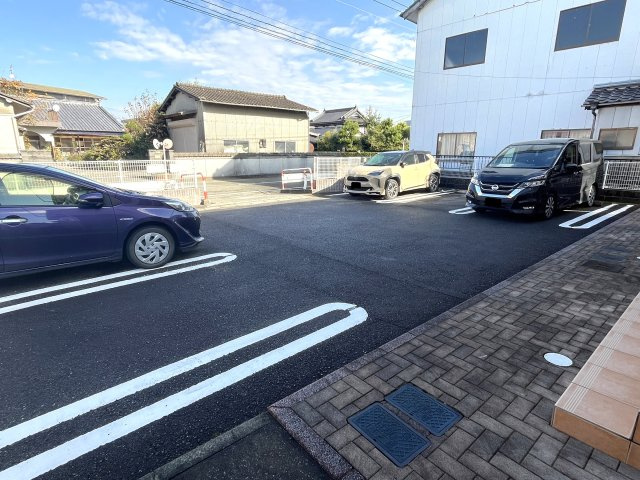 サンダーバードハイムの駐車場