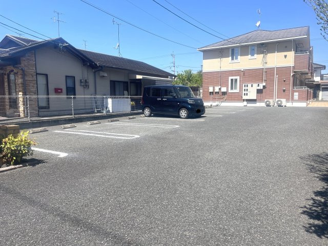 ハイム・プランドールの駐車場