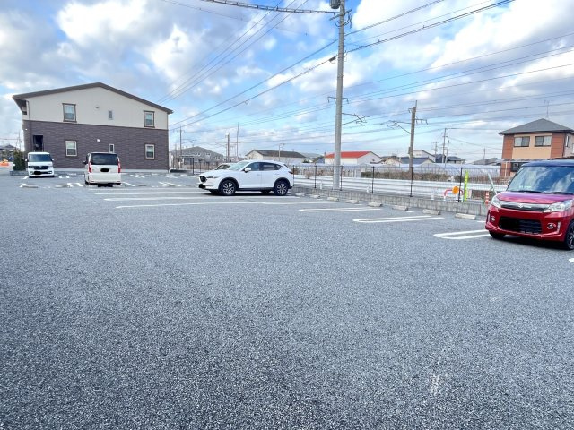 ＲＥＳＴ　ＷＯＯＤ　１の駐車場