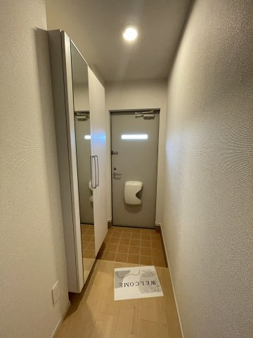 イースト　ワン　ピースの玄関