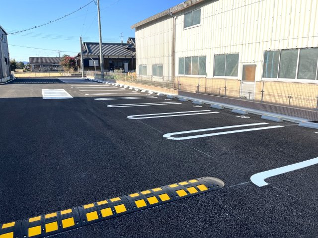 グランブルー八代　Ｂの駐車場