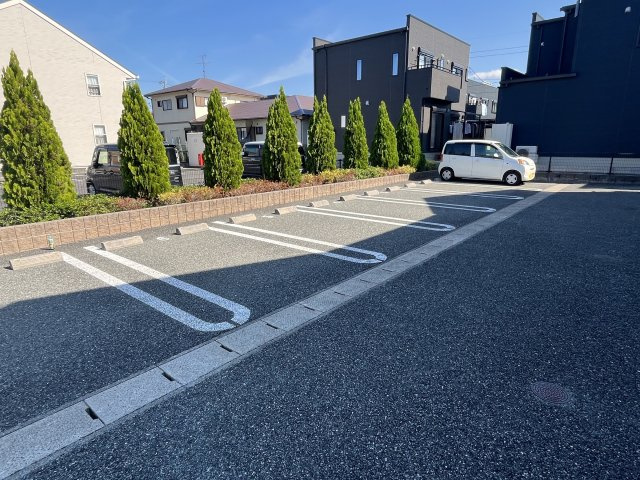 ＮＭＯＮ　Ｅの駐車場