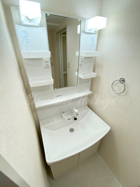 横浜市戸塚区戸塚町の賃貸マンションの洗面所