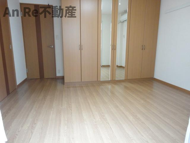 川口市大字西立野の賃貸マンションの居間・リビング