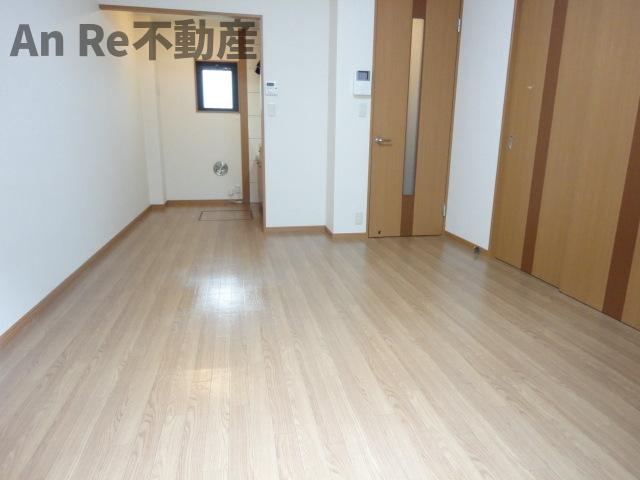 川口市大字西立野の賃貸マンションの居間・リビング