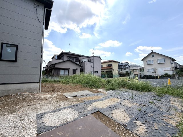 越谷市弥栄町４期１号棟　新築戸建の駐車場|セカンドカーの所有や将来の買い替えにも安心な2台駐車可能スペース。暮らしの幅が広がります。